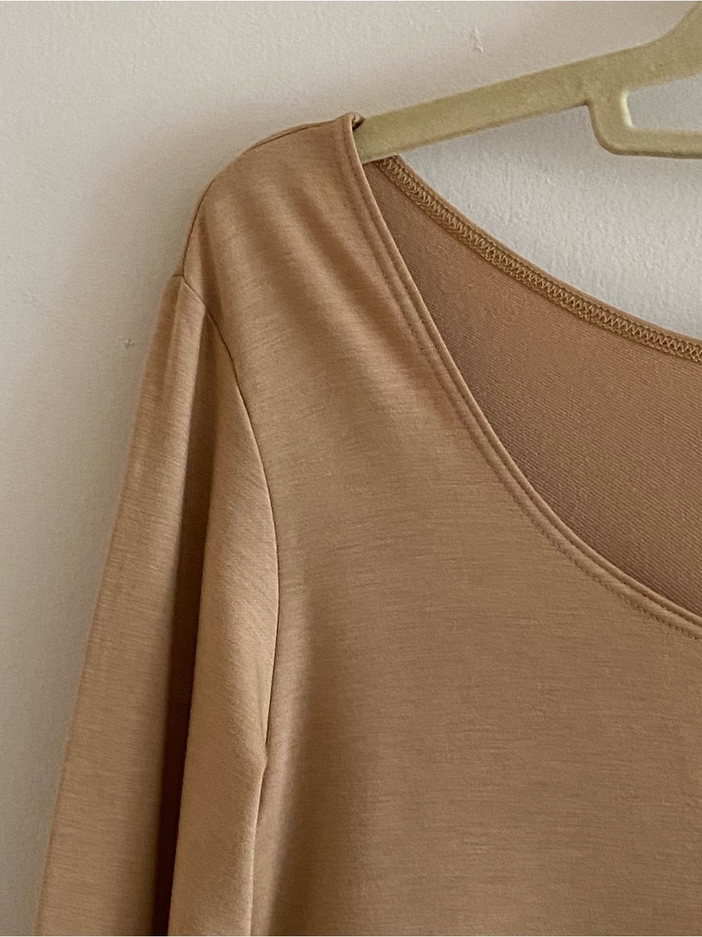 Uniqlo Heat Tech Extra Warm Scoop Neck Women's Top in Tan size L - Picture 3 of 6